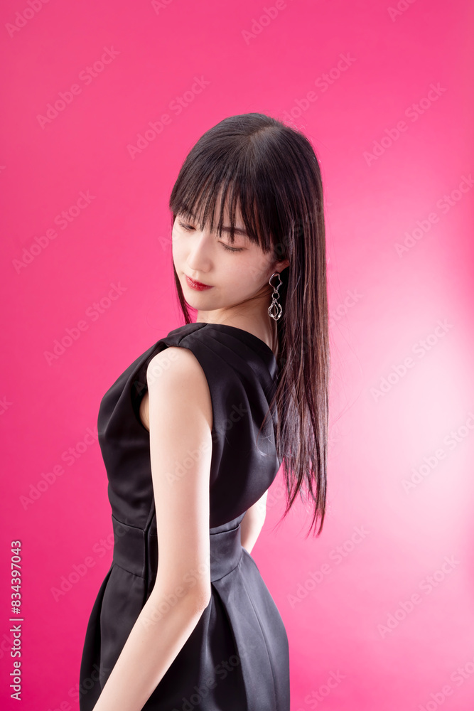 振り向く女性 振り向く女性
