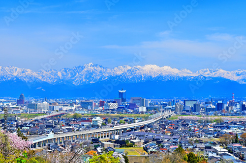 富山市街と立山連峰　呉羽山からの眺め
