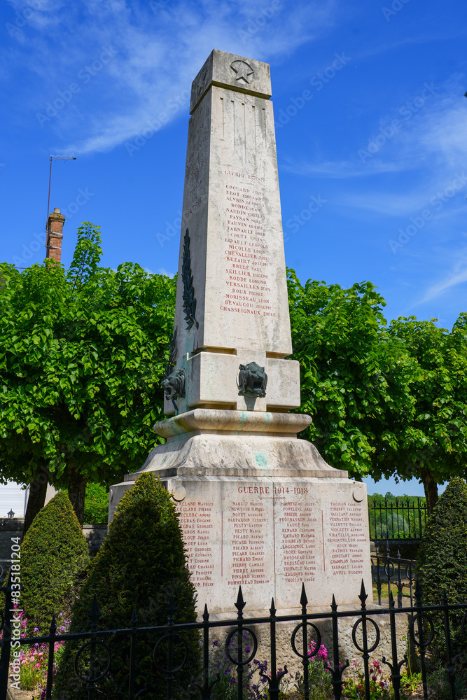 Obraz premium World War 1 Memorial in Château-Landon, a rural village of the Gâtinais in the French department of Seine-et-Marne, France