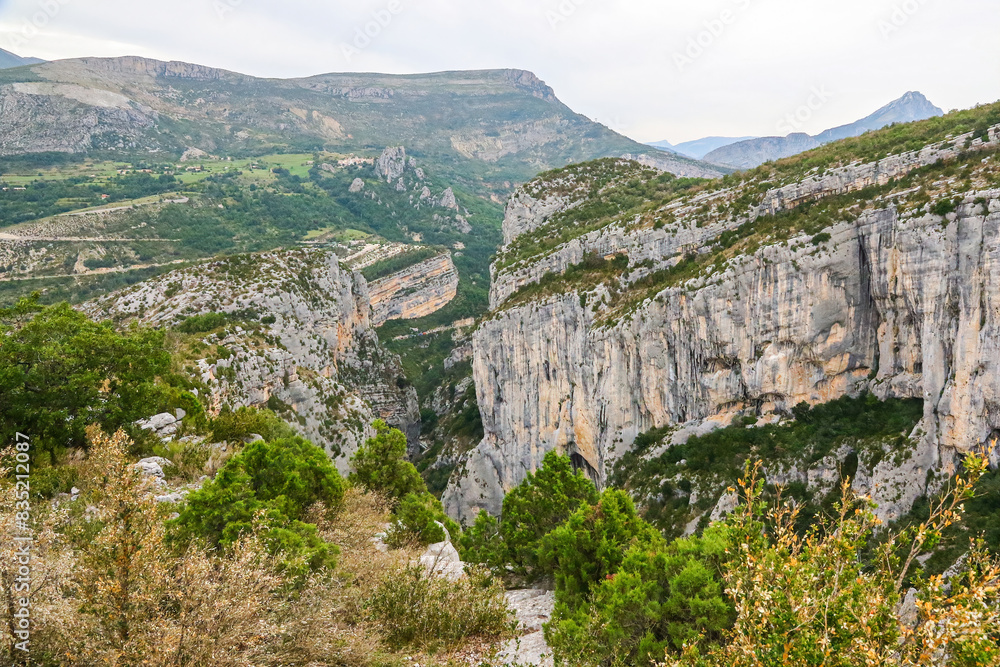 Fototapeta premium Verdon Gorge, a river canyon located in the southern Alps in France, as seen from the Belvedere of Trescaïre along the Route des Crêtes (ridge road)