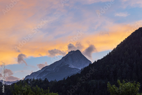 Blick auf den Berg Wettersteinspitze bei Mittenwald