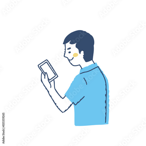  スマートフォンの画面を見ている男性