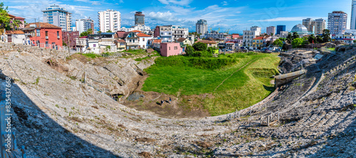 Fotografi A panorama view down over the Roman amphitheatre in Durres, Albania in summertim