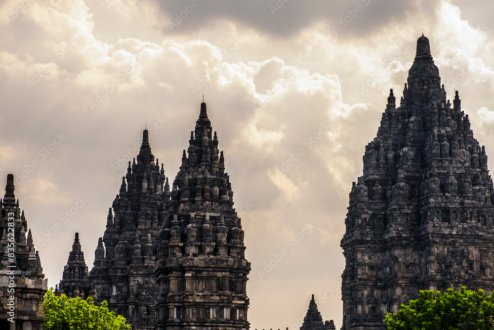 Obraz premium Yogyakarta, 12 May 2024. The Prambanan Temple tourist complex in Yogyakarta is visited by many local and foreign tourists.