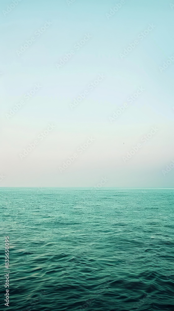 Obraz premium A calm blue ocean with a clear sky above