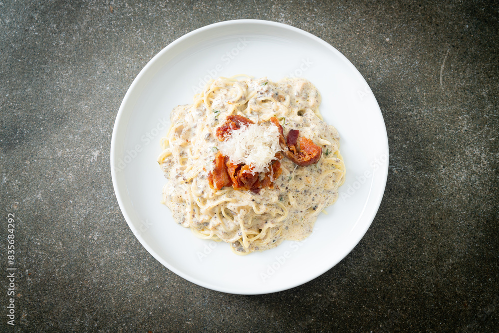 spaghetti with truffle cream sauce and mushroom spaghetti with truffle cream sauce and mushroom