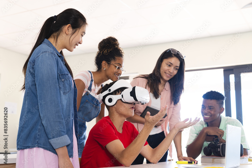 © Wavebreak Media - Diverse students explore virtual reality in a high school setting