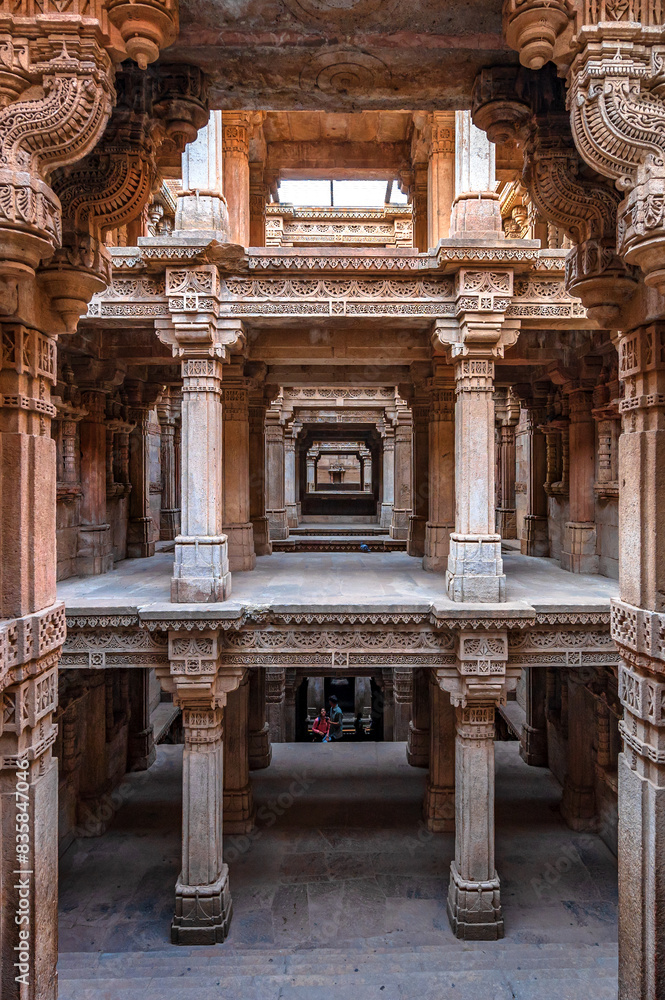 Naklejka premium Adalaj Stepwell or Rudabai Stepwell is a stepwell located in the small town of Adalaj, close to Gandhinagar city in the Indian state of Gujarat, India.
