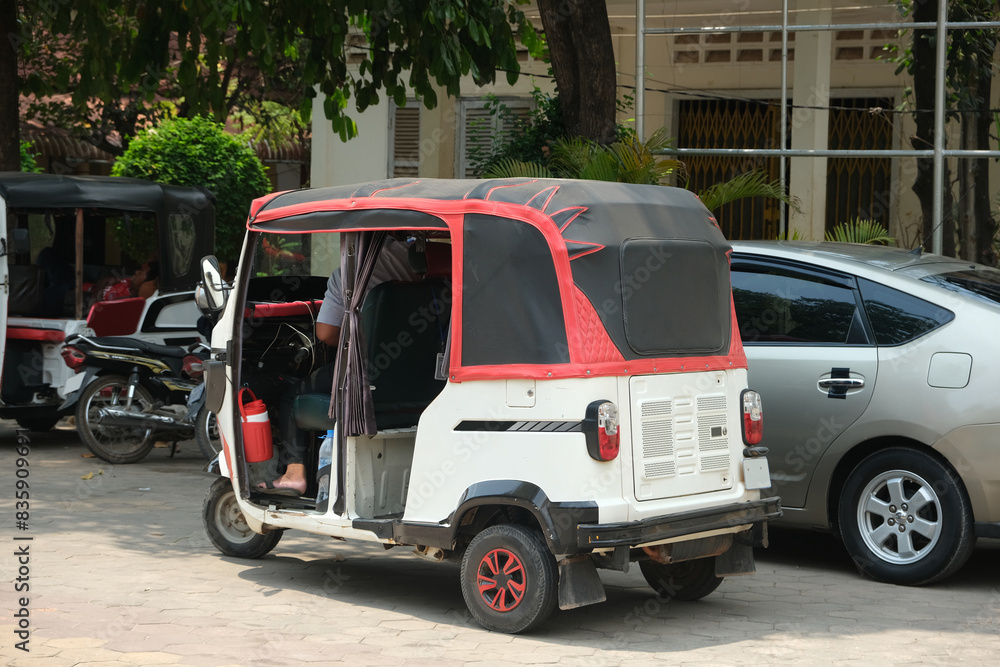 Fototapeta premium cars on the street of Siem Reap, Cambodia