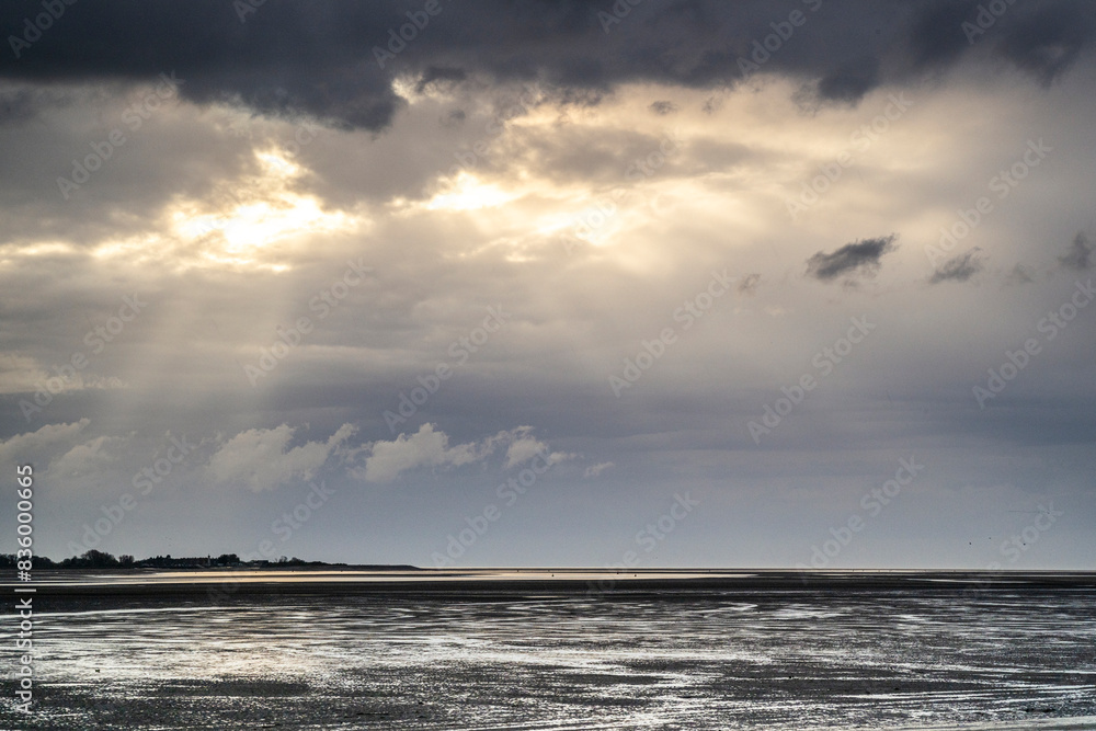 Obraz premium La baie de Somme vue du ciel avant un orage (Le Hourdel)