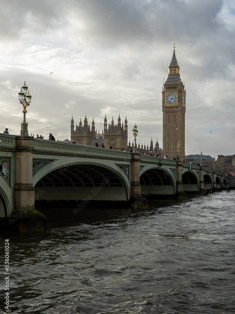 Fototapeta premium Big Ben and Westminster Bridge Over the Thames