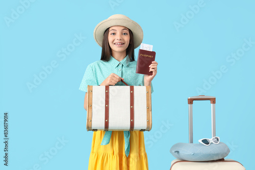 Cute little tourist with pa...