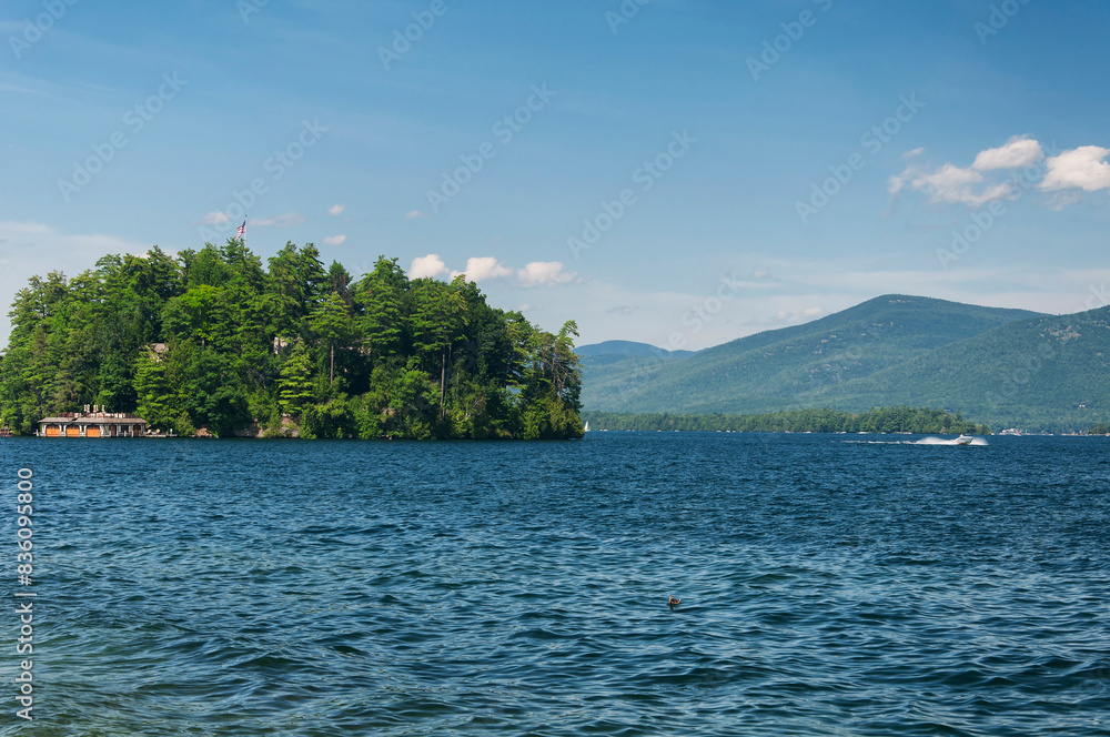 Obraz premium Lake George New York Waterfront homes