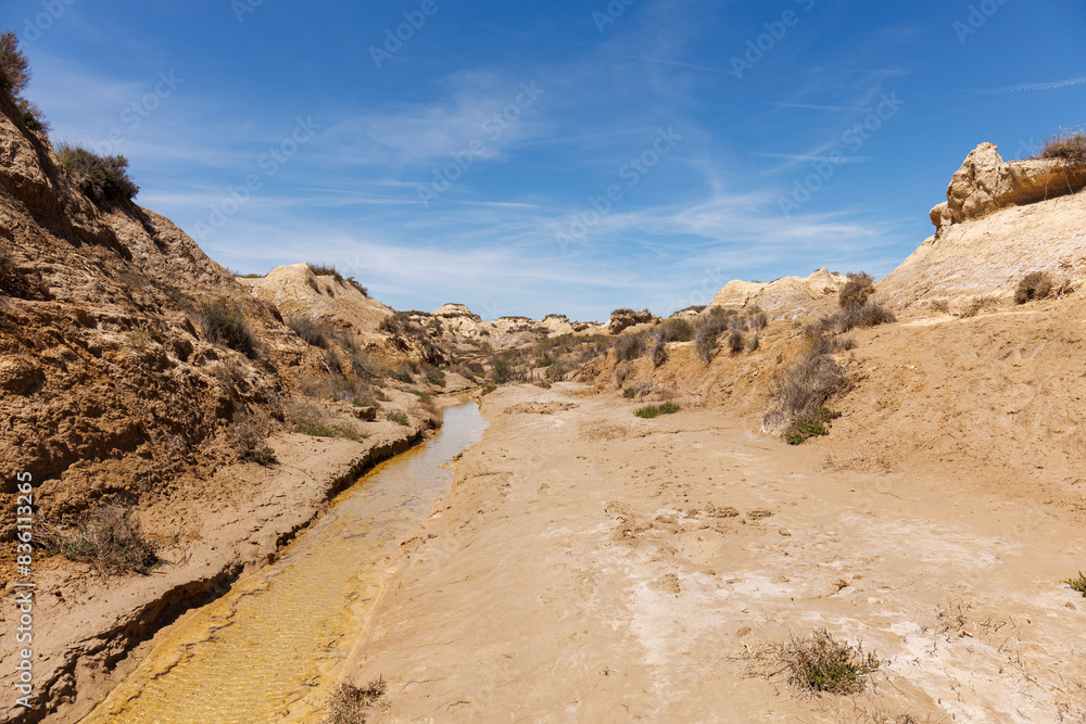 Paysage du désert des Bardenas Reales, région naturelle semi-désertique de Navarre, Espagne Paysage du désert des Bardenas Reales, région naturelle semi-désertique de Navarre, Espagne
