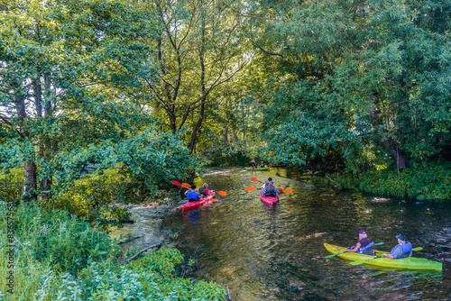 Fototapeta Naklejka Na Ścianę i Meble -  Spływ kajaków na rzece Marózka na Mazurach