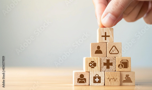 健康保険と医療の象徴、ヘルスケアアイコンが描かれた木製ブロック、Generative AI