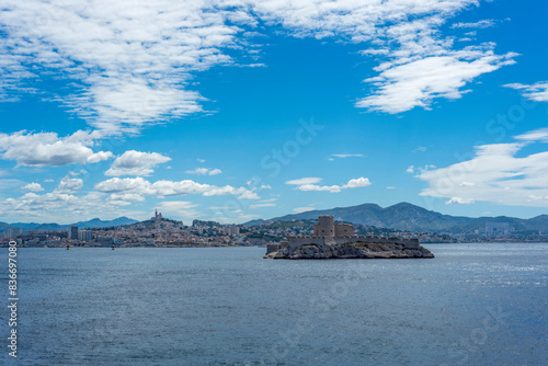 Le Château d'If et les îles du Frioul au large de Marseille photo