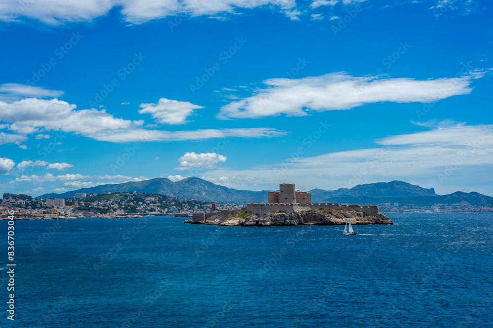Vue sur le Château d'If au large de Marseille Vue sur le Château d'If au large de Marseille