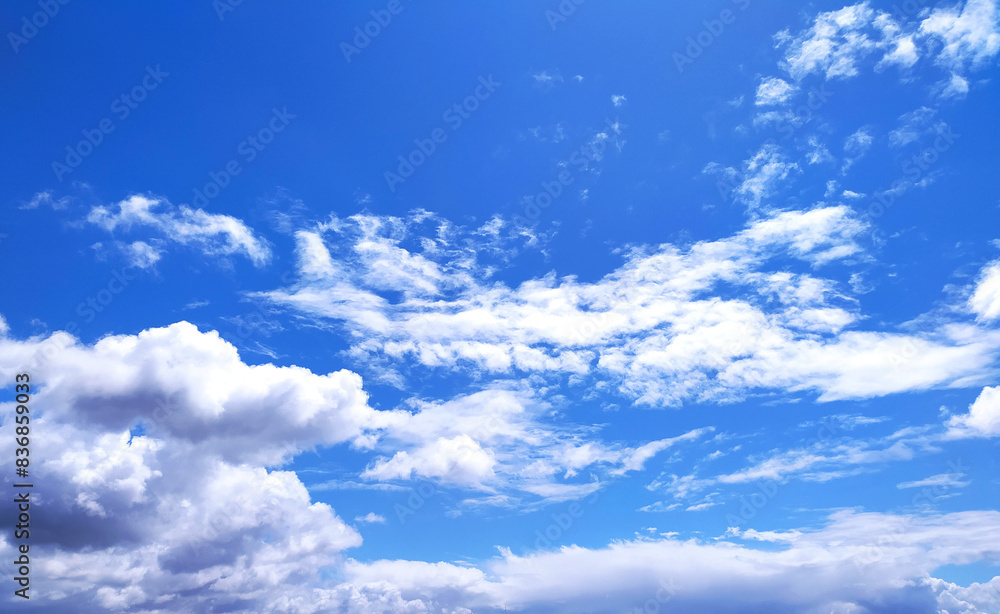Naklejka premium Clear blue sky texture and white fluffy cloud nature background. The sun shines bright in the daytime in summer