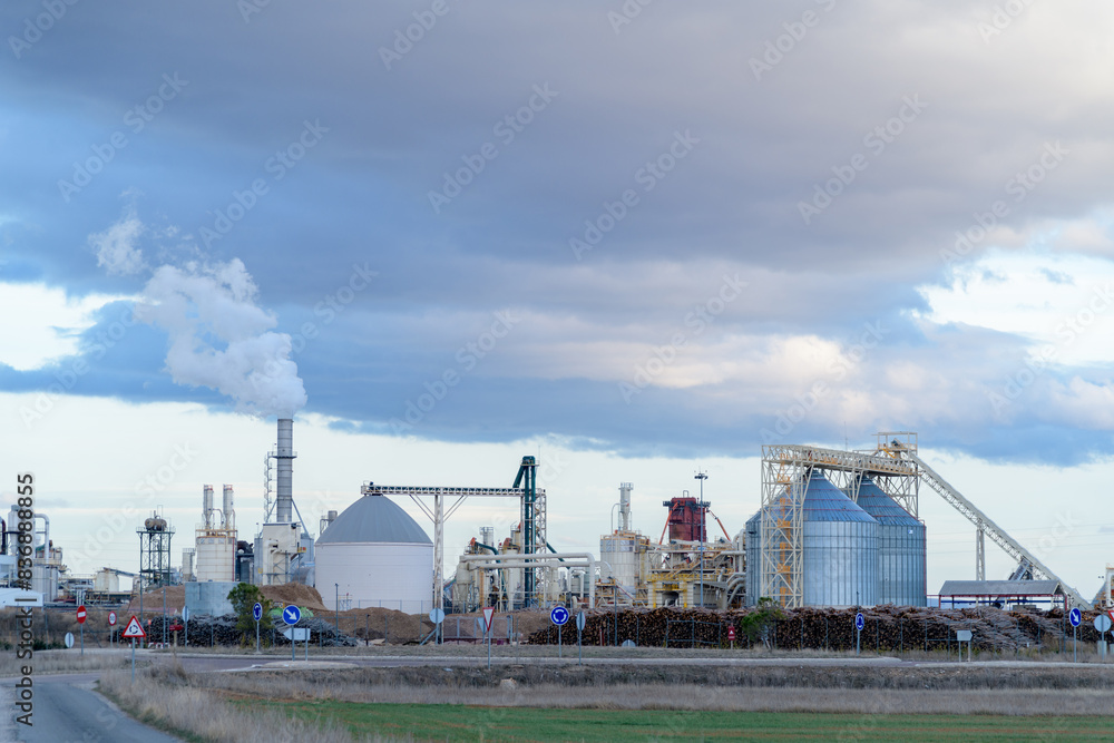 FACTORIA INDUSTRIAL EN PLENA PRODUCCION FACTORIA INDUSTRIAL EN PLENA PRODUCCION