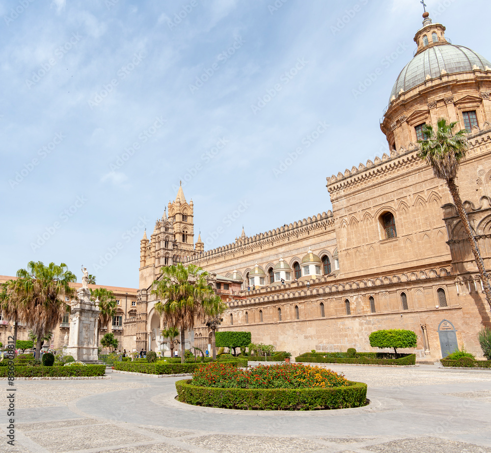 Obraz premium The Primatial Metropolitan Cathedral Basilica of the Holy Virgin Mary of the Assumption, known as the Cathedral of Palermo, Sicily, Italy