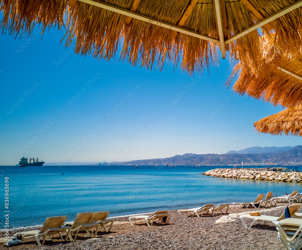 Φωτογραφία Sunny morning on sandy beach of the Red Sea in Eilat - famous tourist resort and