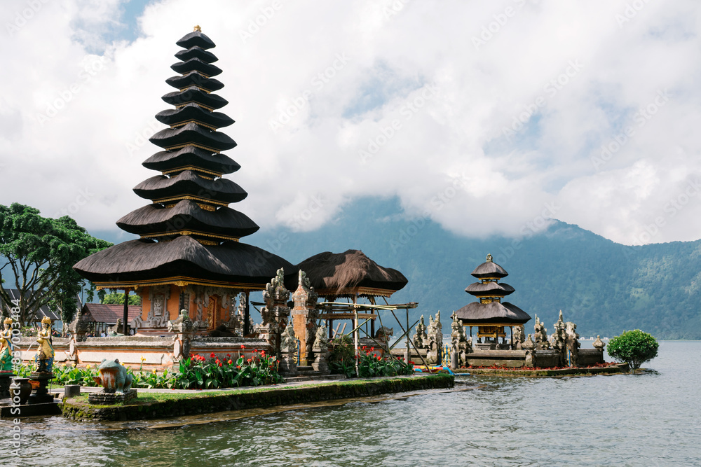 Obraz premium Pura Ulun Danu Beratan, Hindu temple at Bali-Indonesia