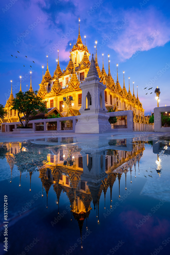 Fototapeta premium Wat Ratchanatdaram Temple in bangkok