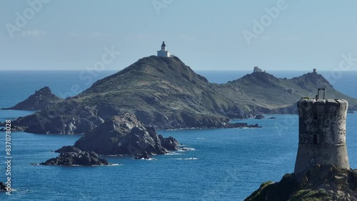 Tour de la Parata dans le golfe d'ajaccio en Corse, avec les iles sanguinaires en fond
