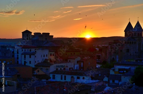 PUERTA DE BISAGRA AL ATARDECER DE TOLEDO