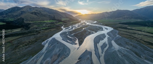Fotografía The Waiau Uwha river and mountain range at sunset