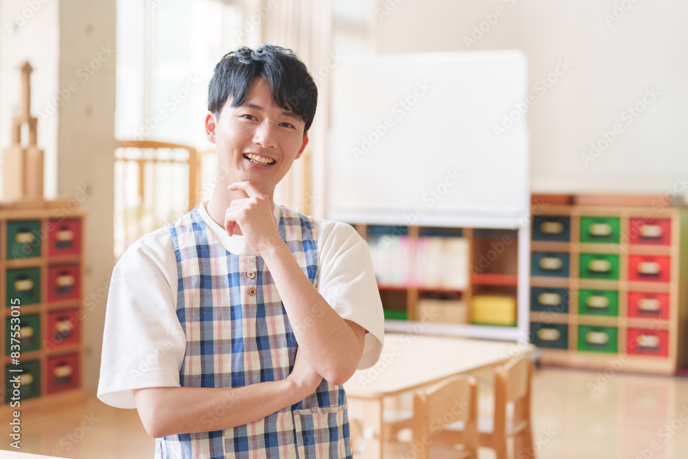保育園で考える男性保育士
