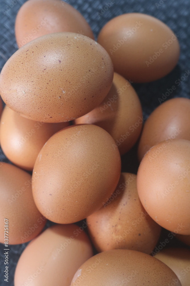 Fresh raw chicken eggs are placed in rows. Cover with tissue and water. in cardboard containers. Chicken eggs are healthy for the body. high nutritional value Fresh raw chicken eggs are placed in rows. Cover with tissue and water. in cardboard containers. Chicken eggs are healthy for the body. high nutritional value