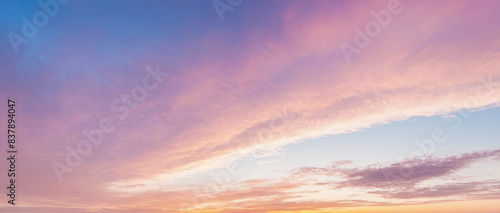 Canvas Print Sunset Cloudscape Panorama with Pink and Purple Hues, Serene Sky, Vibrant Sunset