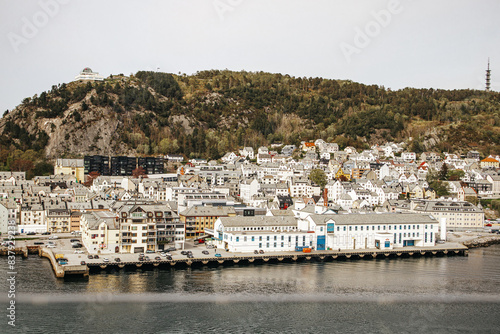 Wybrzeże Norwegii z perspektywy morza, Alesund