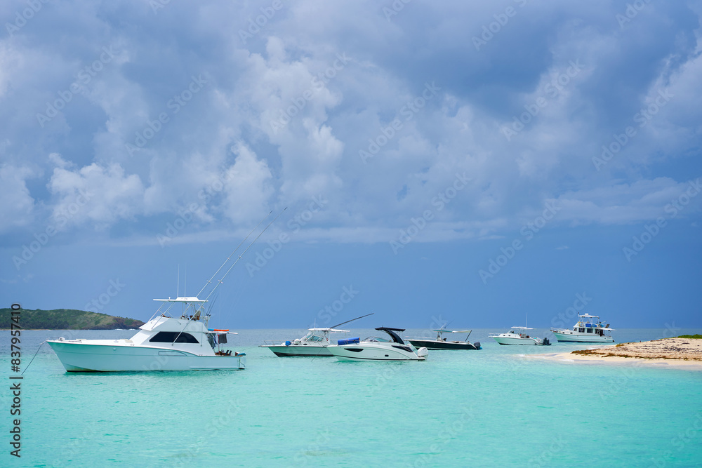 Fototapeta premium Photo of boats parked by the coast of Cayo Icacos