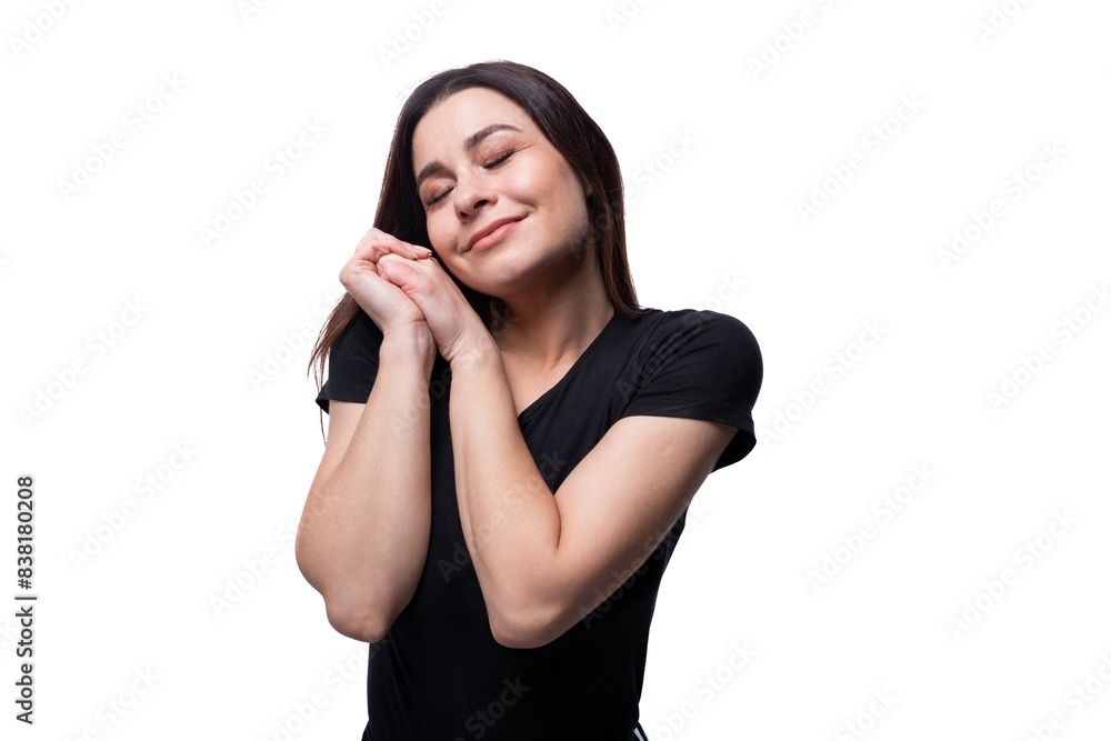 25 year old brunette woman with brown eyes is in love 25 year old brunette woman with brown eyes is in love