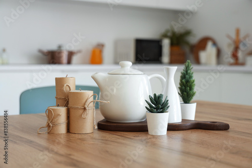 Cozy kitchen table decor wi...