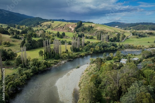 Foto Farmland, hills and the Motueka River in the Motueka Valley, Motueka, Tasman, New Zealand