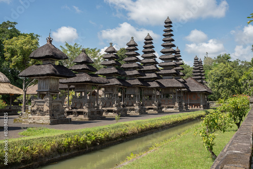 Wallpaper Mural Cluster of towering skyscrapers lining a river Torontodigital.ca