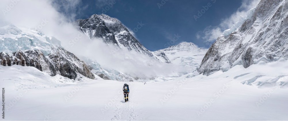 Nepal, Solo Khumbu, Everest, Mountaineer at Western Cwm
