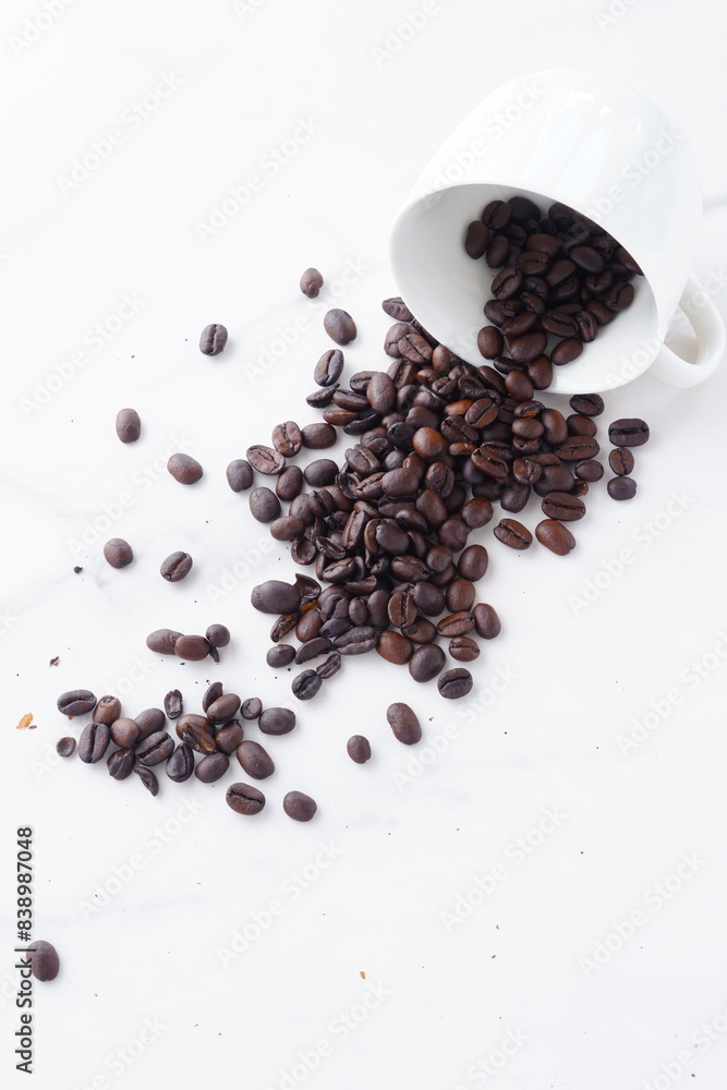 マグカップに入ったコーヒー豆
マグカップに入ったコーヒー豆