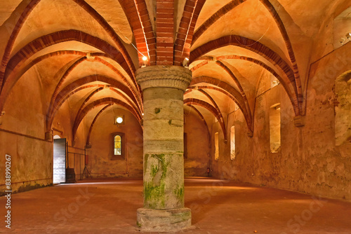 Canvastavla Abbazia di Staffarda nei pressi di Saluzzo (Cuneo), Piemonte, Italia Chiostro e