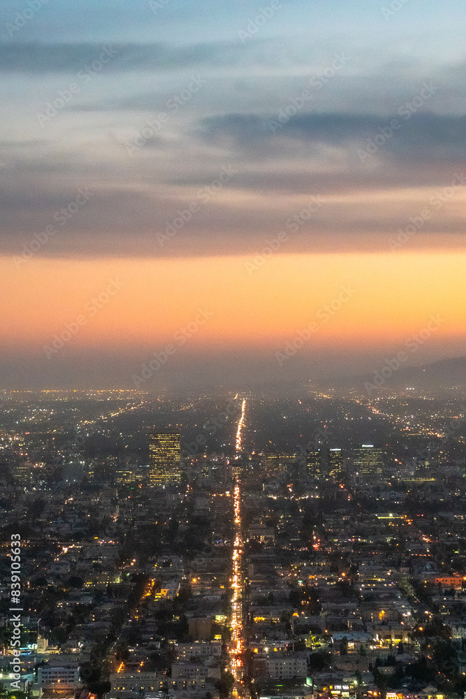 Fototapeta premium Portrait sunset over the city of Los Angeles