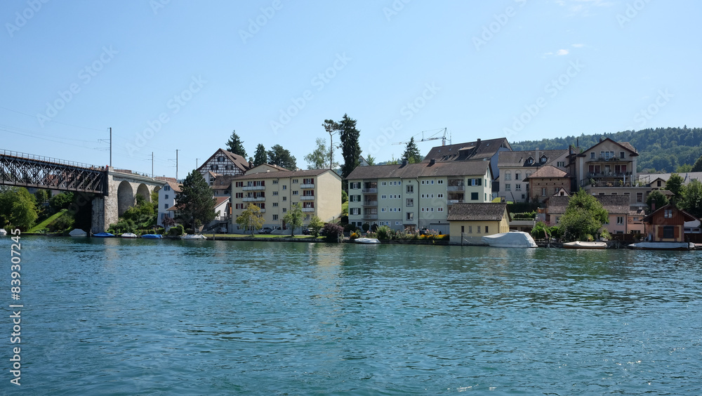 Obraz premium Town of Buildings at the riverside