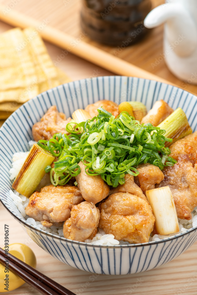 ネギをのせた焼き鳥丼 ネギをのせた焼き鳥丼