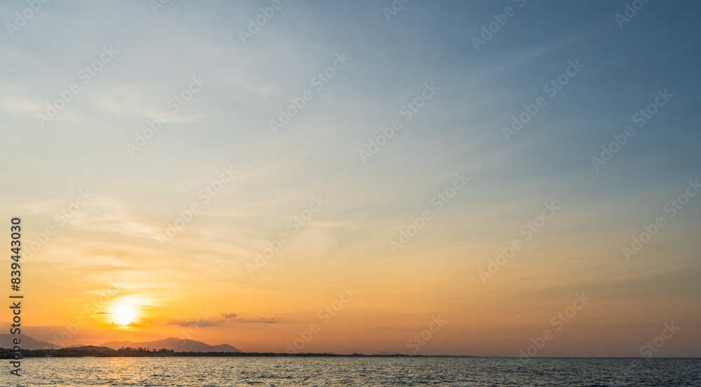 Fototapeta premium sunset over sea in the evening