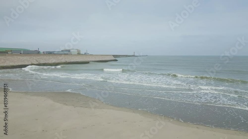 Digue et jetée des alliés dans le port de Dunkerque filmé au drone