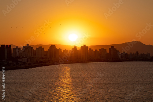 Florianópolis Santa Catarina Brasil beira-mar continental estreito pôr-do-sol prédios