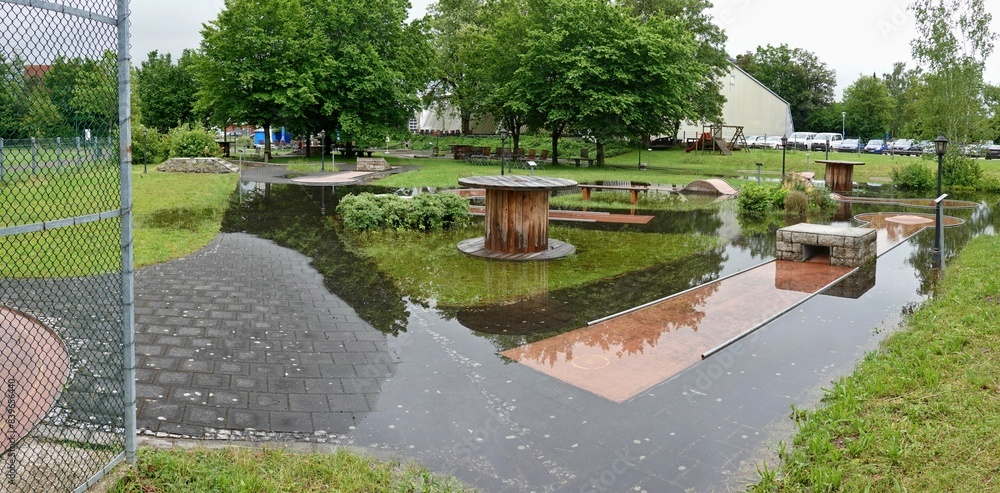 Fototapeta premium Treuchtlingen - Überschwemmung im Minigolfplatz
